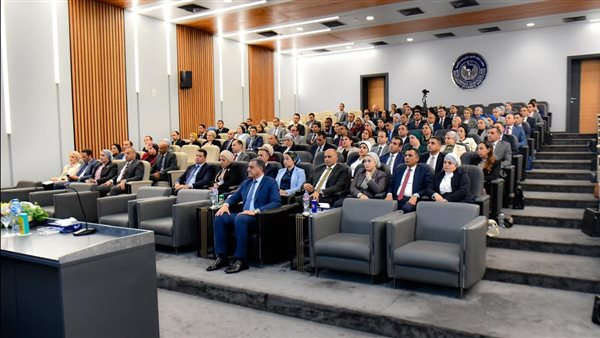 وزيرة البيئة تلتقي