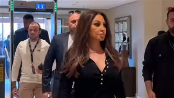  الفنانة إليسا