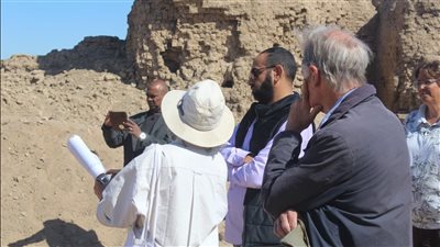 لمتابعة أعمال البعثات.. مدير الآثار اليونانية يتفقد منطقة الكوم الأحمر بإدفو | صور 