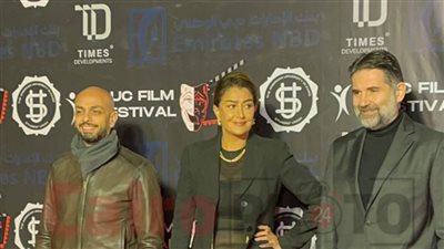 غادة عبد الرازق تخطف الأنظار على ريد كاربت مهرجان AUC السينمائي