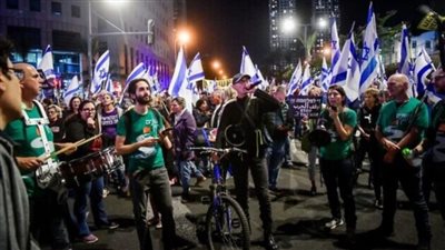 مظاهرات حاشدة في تل أبيب.. والشرطة تعتقل 8 أشخاص بتهمة الإخلال بالنظام العام 