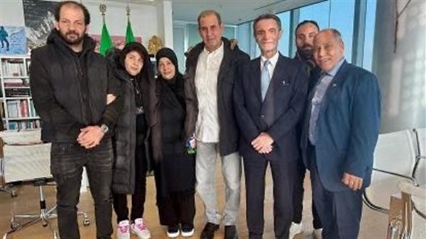 جانب من لقاء عائلة