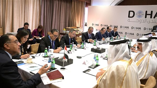 رئيس الوزراء مع رجال