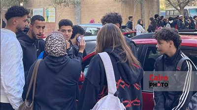 طالبوهم بسداد المصروفات كاملة.. استياء بين أولياء أمور مدرسة بالنزهة بعد منع أبنائهم من الدخول | بث مباشر