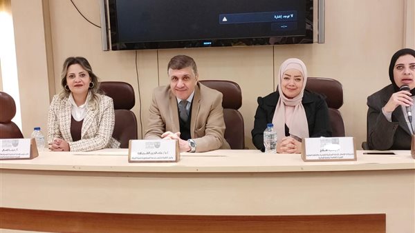 جانب من الندوة