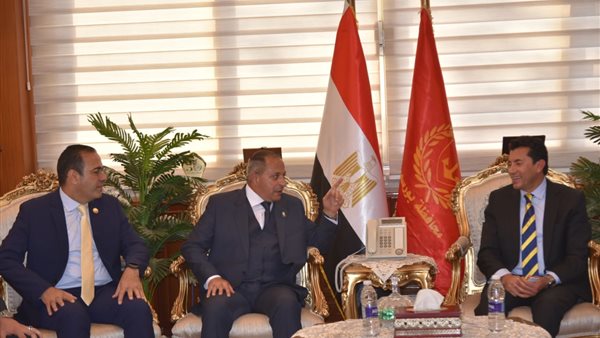 وزير الشباب والرياضة