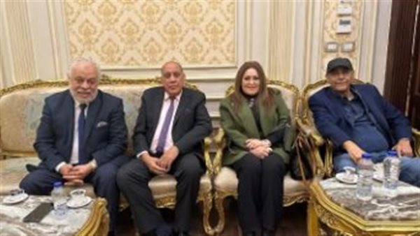 أشرف زكي وأعضاء نقابة