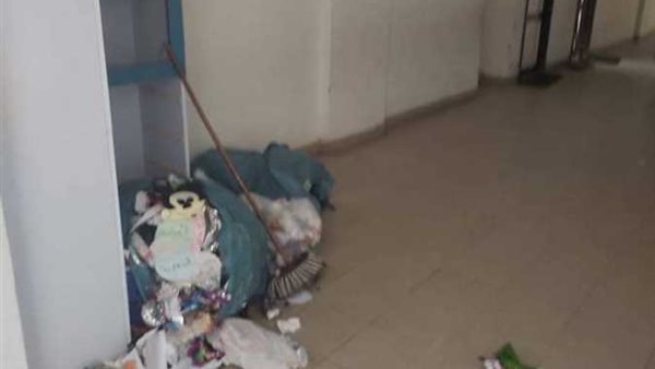 تراكم القمامة بالمدارس