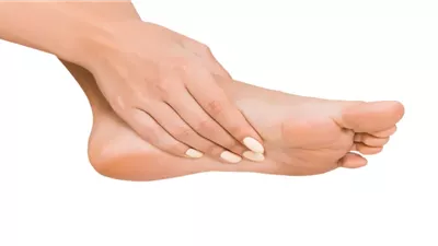 أبرزها مسمار القدم.. أطباء يحذرون من مشاكل القدم في فترة عيد الميلاد