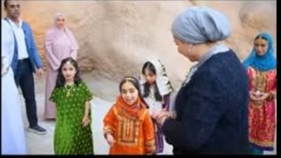 انتصار السيسي: سعدت بزيارة قلعة ميراني والاطلاع على الحرف التراثية للشعب العماني