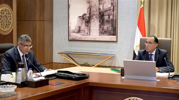 رئيس الوزراء ومحافظ