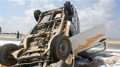 تسيير الحركة المرورية بطريق السويس- القاهرة بعد رفع آثار حادث انقلاب سيارة نقل