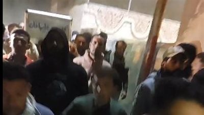 أهالي الغربية يشيعون جثمان أحد ضحايا عقار العباسية المنهار | بث مباشر