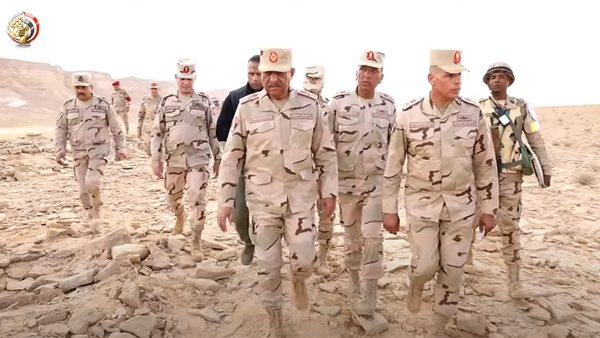 وزير الدفاع يشهد