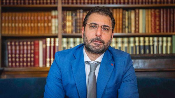 الروائي اللبناني