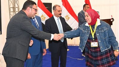 وزير الإسكان يسلم عددا من محاضر استلام الأراضي المضافة لمدينة العبور الجديدة لمستحقيها