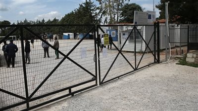 التحقيق في تعذيب واغتصاب صبي مصري في مخيم للمهاجرين باليونان 