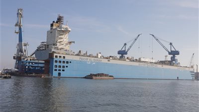 الحوض العائم بقناة السويس يستقبل سفينة الحاويات MSC RENAISSANCE 