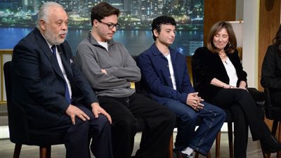 أشرف زكي يقرر منح عضوية النقابة لأبطال مسرحية الصالون.. وتحويلها لفيلم سينمائي من إنتاج النقابة