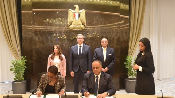 جانب من توقيع الاتفاقية