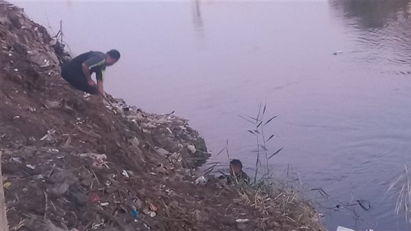 البحث عن ضحايا ميكروباص