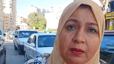 استغاثة بائعة مناديل تعدى عليها شخص بالسويس: ضربني بالقلم وقالي مش عارف أنام بسببك| بث مباشر