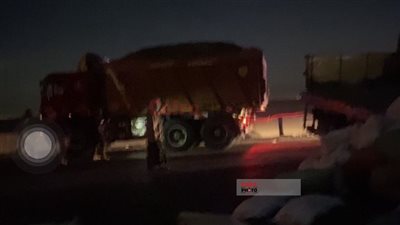 انقلاب تريلا محملة بمواد غذائية أعلى طريق الأوسطي في أكتوبر