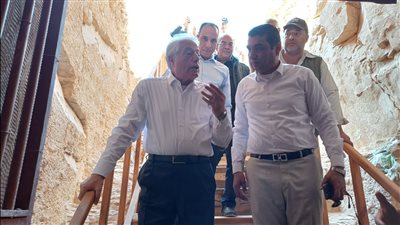 اللجنة العليا لإدارة مواقع التراث العالمي تتفقد آثار البرين الغربي والشرقي بالأقصر