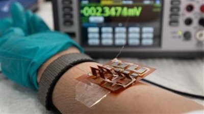 باحثون يبتكرون فيلما مرنا يولد طاقة كهربائية من حرارة الجسم البشري