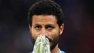 محمد الشناوي يتوجه إلى المستشفى لإنهاء إجراءات استلام ودفن جثمان والده