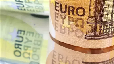 سعر اليورو بـ 54.61 جنيه في القطاع المصرفي اليوم الثلاثاء 11 نوفمبر 2025.. واستقرار نسبي بالبنوك الحكومية