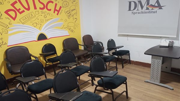 كيان تعليمي وهمي