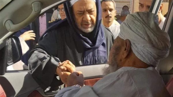 الامام الاكبر يخرج