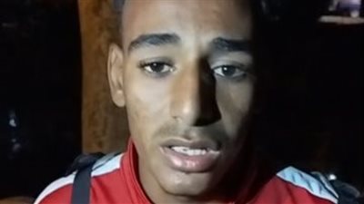 لاعب الألومنيوم عن واقعة بلع لسانه: كنت بسدد رأسية وزميلي خبط فيا ومش فاكر بعدها | بث مباشر