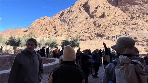 السياح فى زيارة للمقدسات