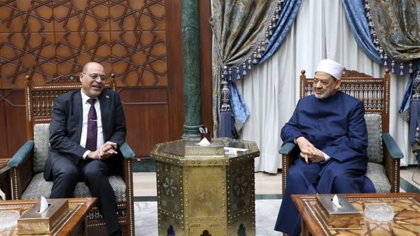 شيخ الأزهر مع وزير