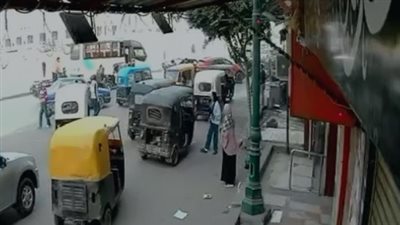 والدة سائق توك توك اعتدى عليه جزار بالمطرية: المتهم كان ماشي عكس وضرب ابني بشومة| فيديو