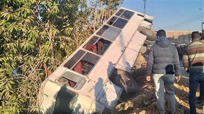 انقلاب أتوبيس مصنع السكر في ترعة على طريق جرجا بسوهاج.. وإنقاذ جميع الركاب | بث مباشر