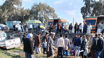 إصابة 24 عاملًا في حادث انقلاب سيارة نصف نقل بالإسماعيلية