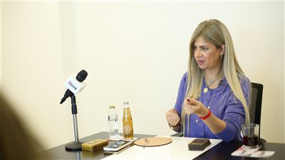 دفع فدية وأزمات صحية.. خبيرة تاروت تكشف توقعاتها لـ عمرو دياب والكينج وفيفي عبده في 2025