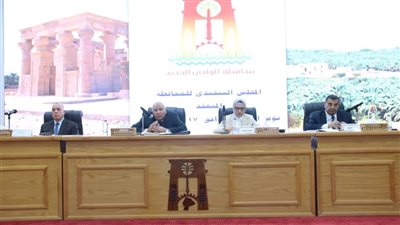 محافظ الوادي الجديد يوجه بعدم تحرير محاضر مخالفات لصغار المزارعين