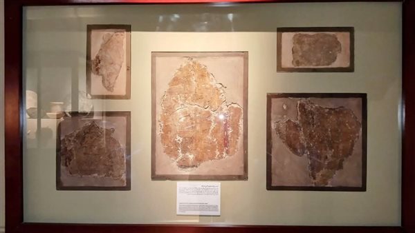 أجزاء من مقبرة أول