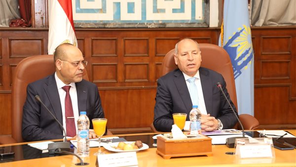 محافظ القاهرة ووزير