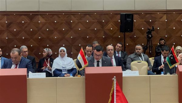 وزير الإسكان خلال