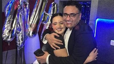 تقديرًا لصديق عمره.. تامر حسني يقدم ديو مع ابنة الملحن محمد رحيم في حفل تكريم والدها | بث مباشر