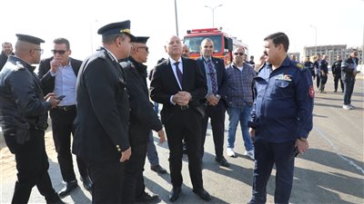 محافظ القاهرة: لا خسائر في الأرواح بحادث انقلاب سيارة المواد البترولية بالقرب من الأسمرات|صور