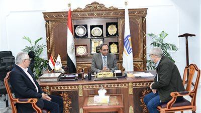 محافظ قنا: إقامة معارض لبيع السلع بأسعار مخفضة ضمن مبادرة سوق اليوم الواحد