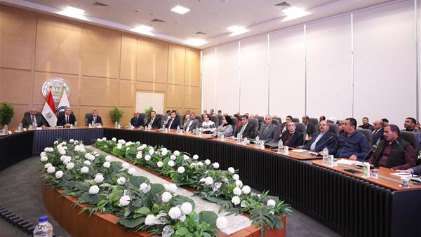 وزير البترول وقيادات