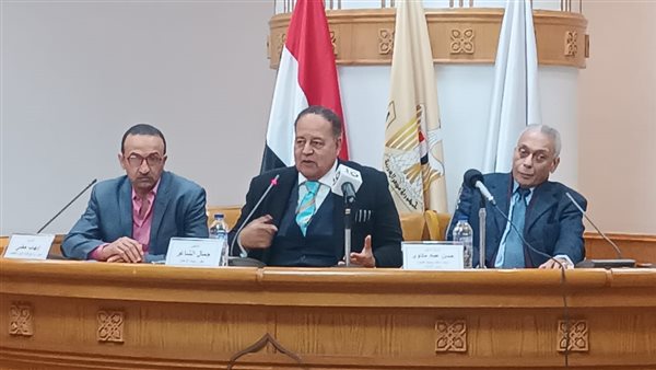 جانب من الندوة 