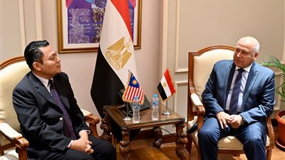 أبرزها تصنيع السيارات في مصر.. كامل الوزير يعرض فرص الاستثمار على سفير ماليزيا بالقاهرة